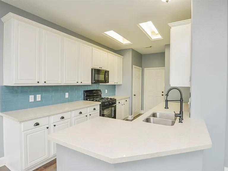 8755 Thistlemoor Ln — Photo 4