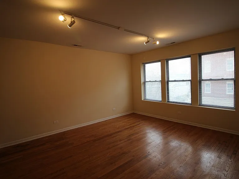 3007 W Lawrence Ave #3W — Photo 3