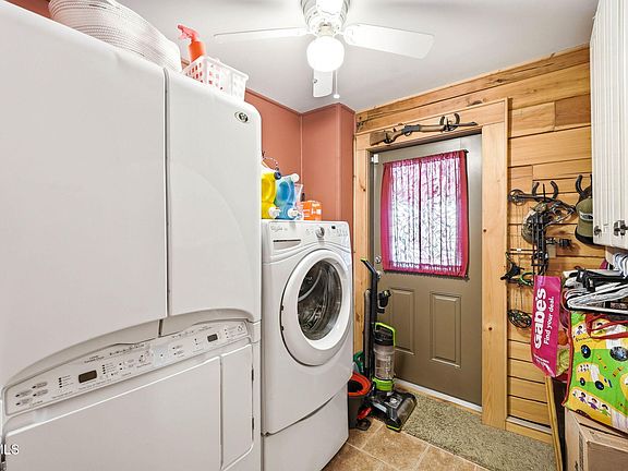 41st image of 625 Goods Dr