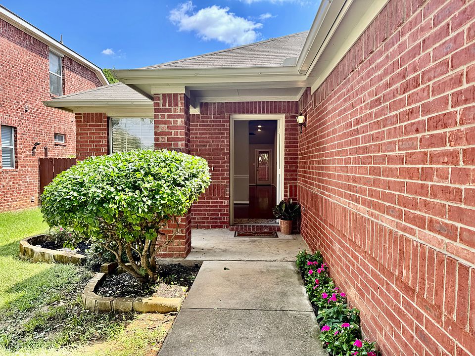 1st image of 3416 Versante Dr