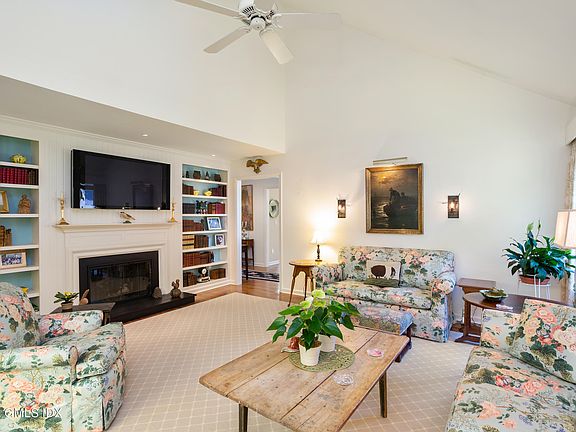 5th image of 522 W Lyon Farm Dr Unit 522