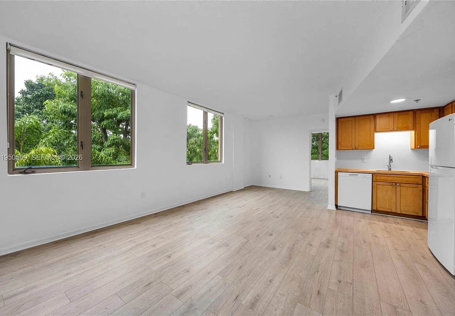 1 bed, 1.0 bath, 652 sqft, $2,400 — Photo 2