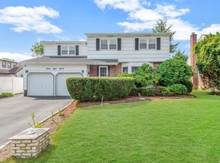 3890 Franklin Ave, Seaford, NY 11783