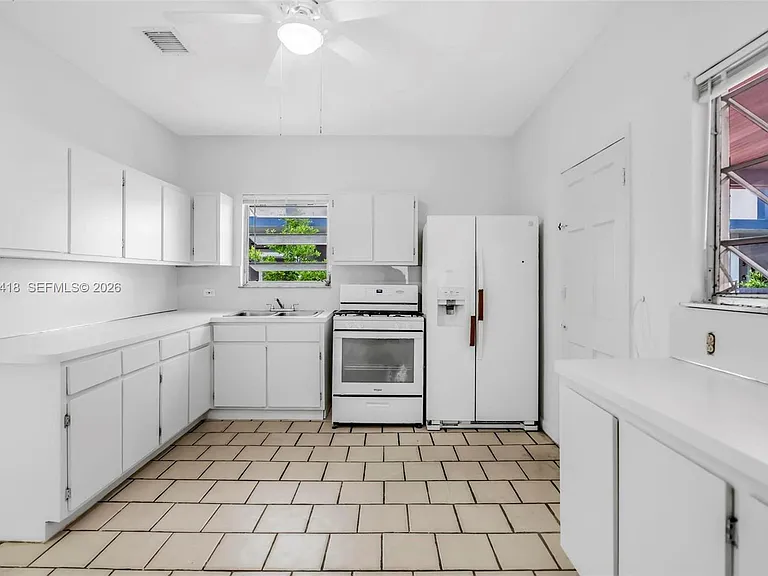 1243 SW 3rd St — Photo 21