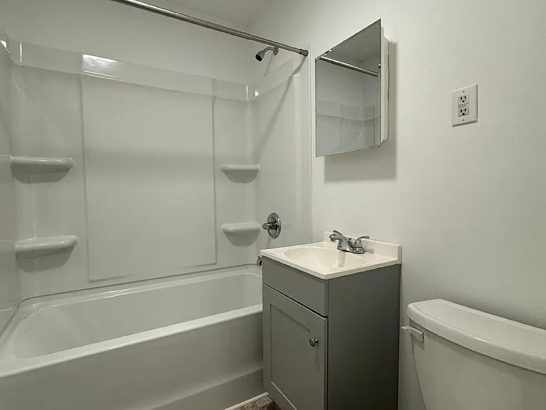 405 Laura Ct — Photo 12