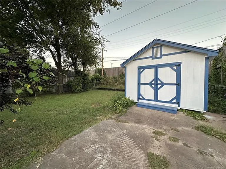 1235 S Gary Pl — Photo 45