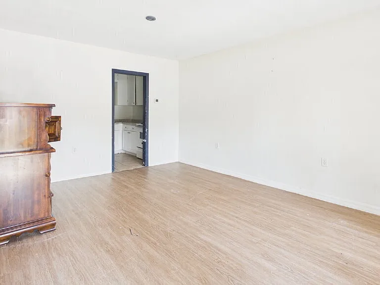 3200 NE 56th Ave #A — Photo 3