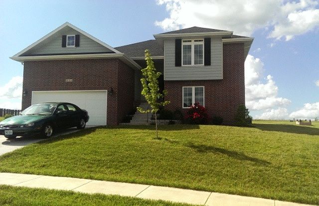 1st image of 2117 N Williamsburg Ln