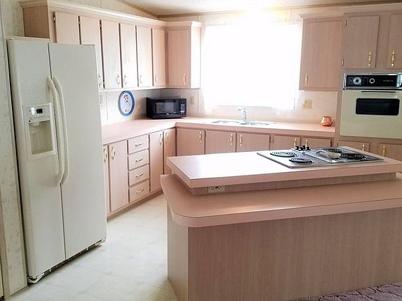 5th image of 1779 Poppy Cir