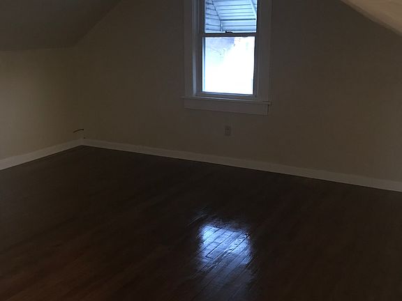 5th image of 209 Lemont Ct