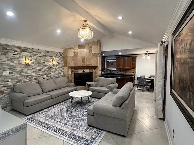 4 bed, 2.0 bath, 1835 sqft, $2,499 — Photo 2