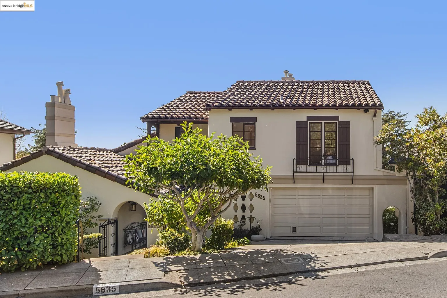 5835 Margarido Dr photo 1