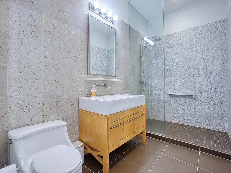 2728 Thomson Ave #423 — Photo 11