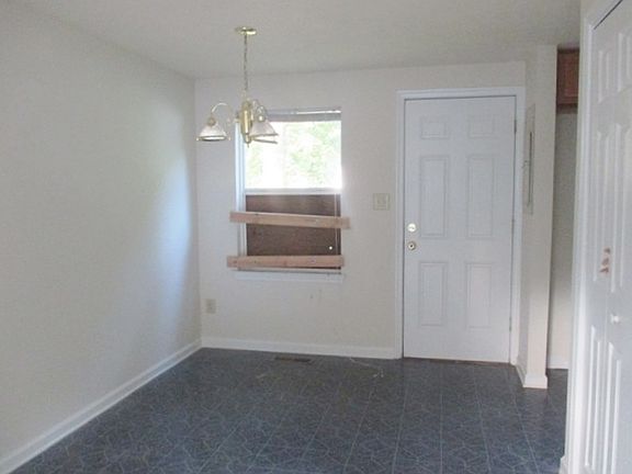 5th image of 21338 Cambridge Ave