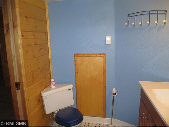 2nd image of 415 Boulevard Ave NE
