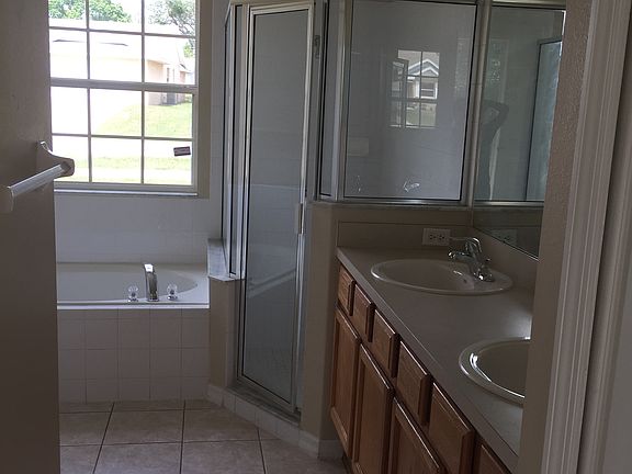 3rd image of 1078 W Hancock Dr