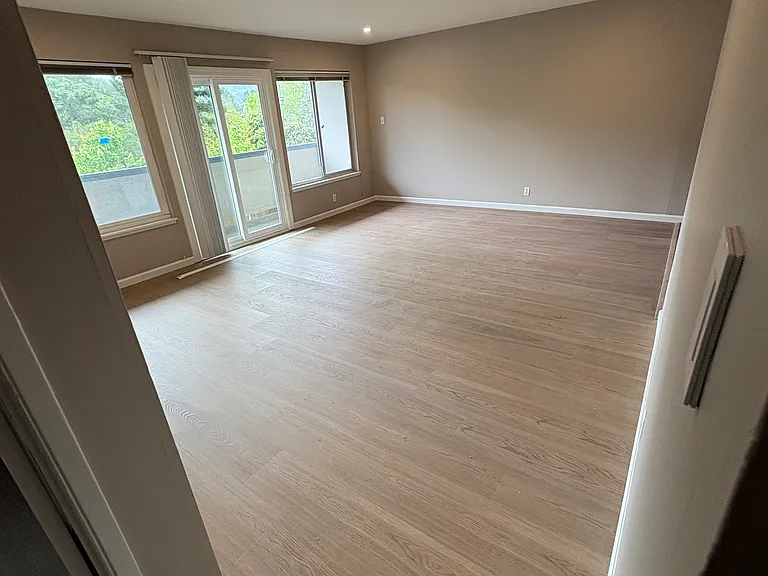 Liv Room w/ new paint, new flooring , new recessed can lights