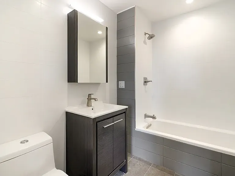 951 Madison St #186 — Photo 8