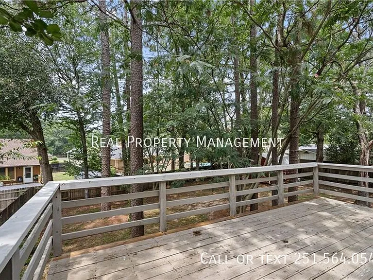 2004 Pine Needle Dr E — Photo 11