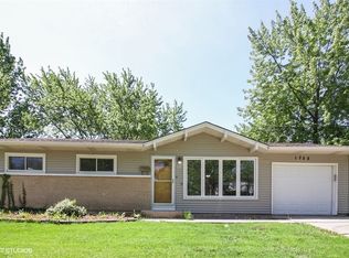 1722 S Green Meadows Blvd, Streamwood, IL 60107