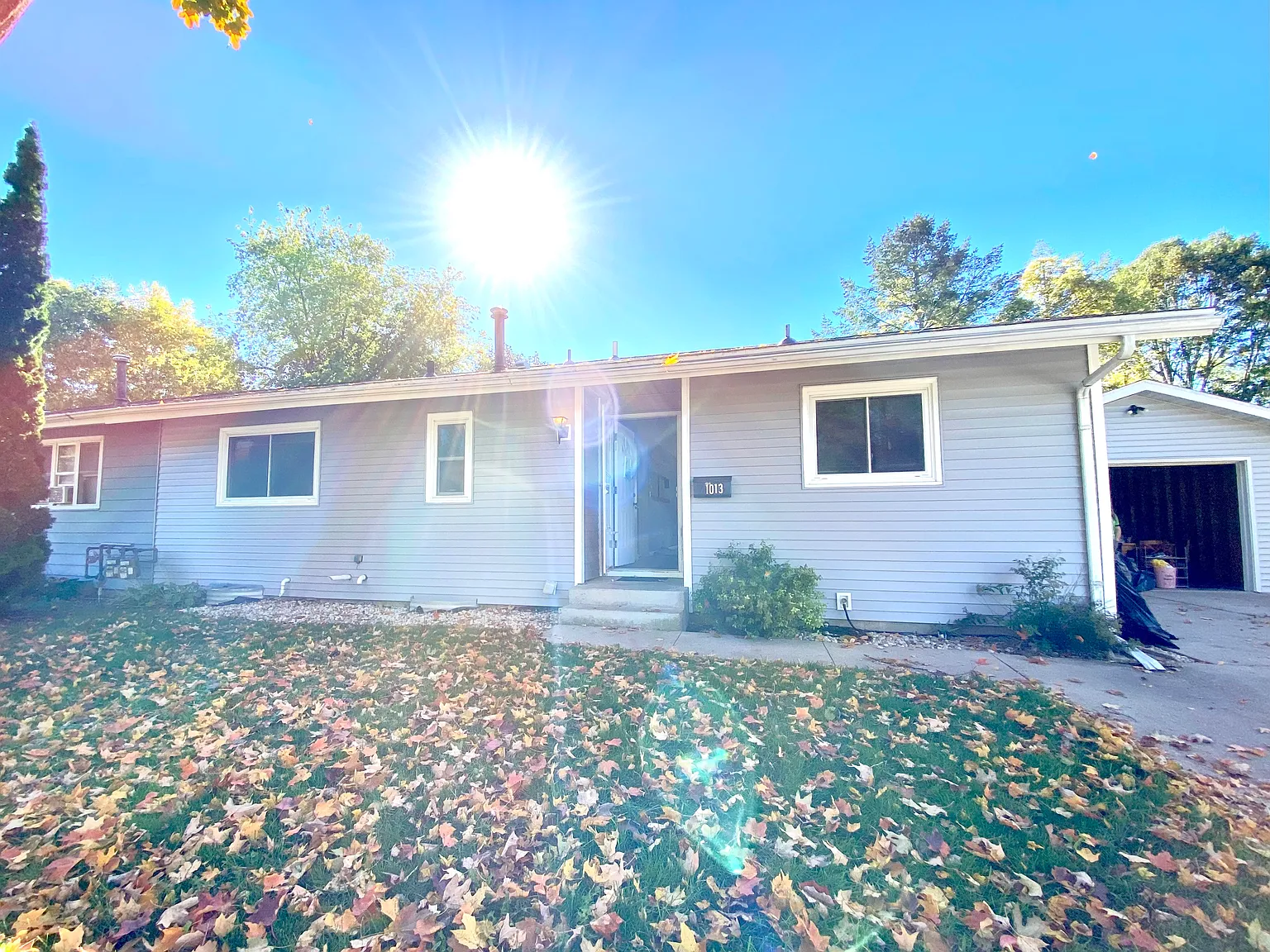 3 bed, 1407 sqft, $2,200 — Photo 1
