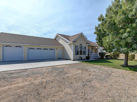 3rd image of 2895 W Kickinghorse Dr