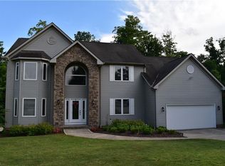 416 Downing Dr, Chardon, OH 44024