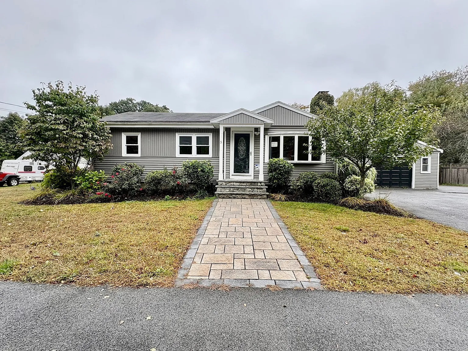 3 bed, 2.0 bath, 1854 sqft, $4,300 — Photo 1