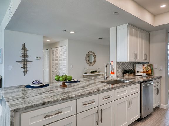 4th image of 1540 Gulf Blvd APT 607