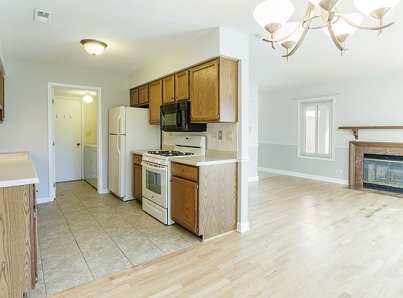 3rd image of 7965 Knottingham Cir APT B