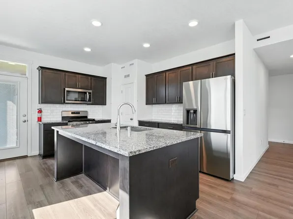 306 Tanzanite Ave, Grandview, WA 98930