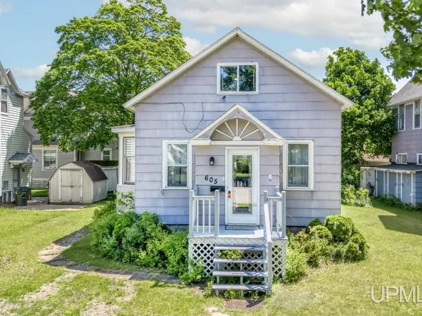 605 S 9th St, Escanaba, MI 49829