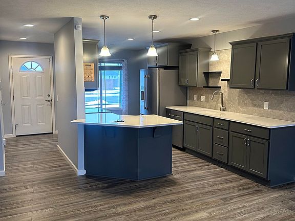 3rd image of 2221 Saddlebrook Dr