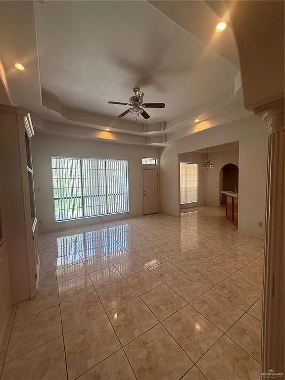 4 bed, 2.5 bath, 2072 sqft, $2,200 — Photo 3