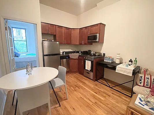 5th image of 208 W 80th St APT 5B