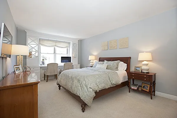 Sold by Julie Friedman Realty | media 20