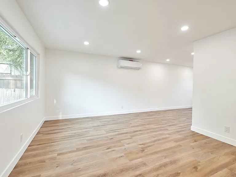 232 W 3rd St #232 — Photo 8