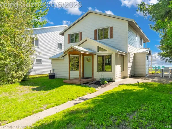 7758 Rest Haven Ct, Lakeport, MI 48059