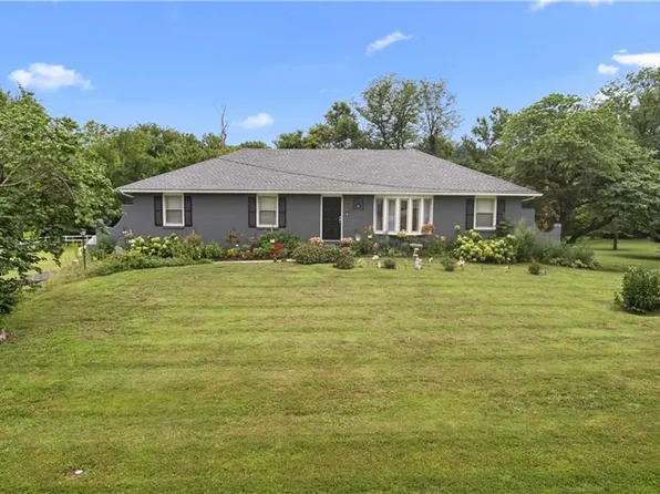 7611 Harry S Truman Dr, Grandview, MO 64030