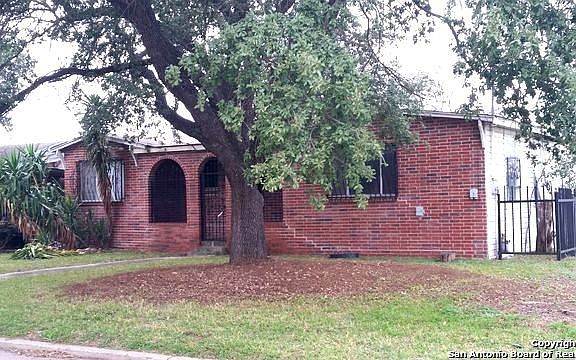 4th image of 819 Barrett Pl