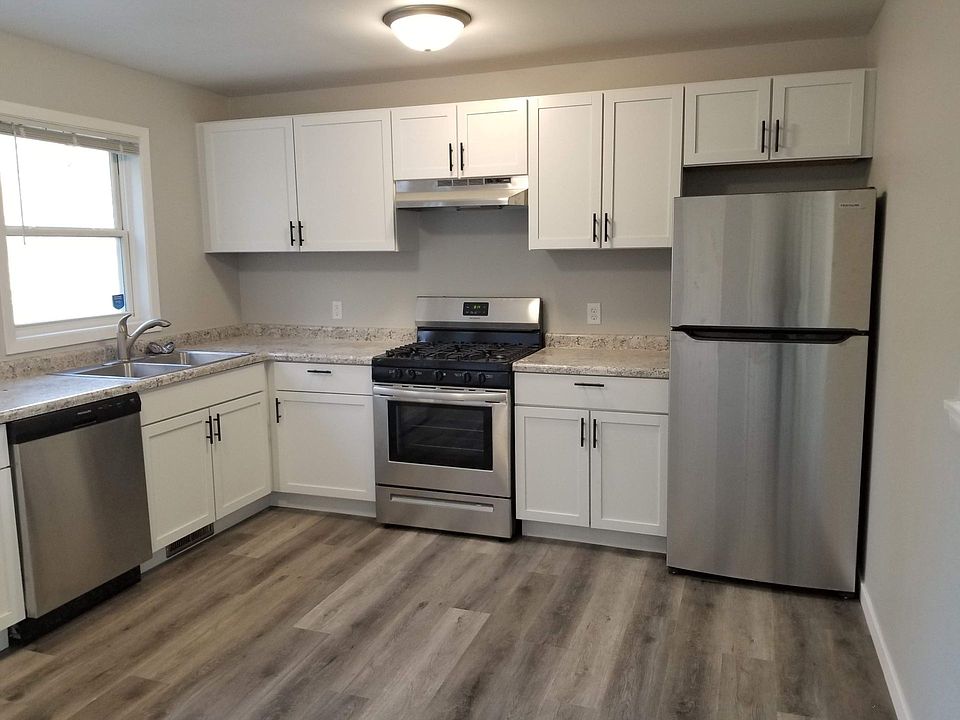 Lakeview Townhomes - 101 2nd Ln Racine WI | Zillow