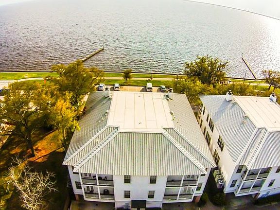 3rd image of 2075 Lakeshore Dr APT A1