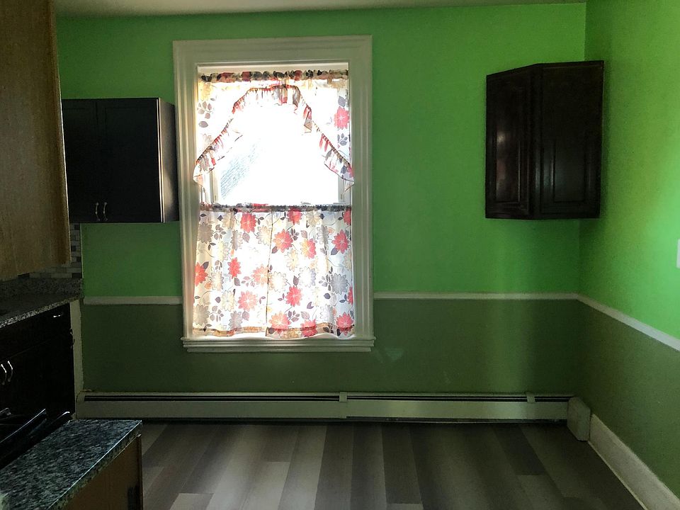 1st image of 10 Lincoln St Floor 2
