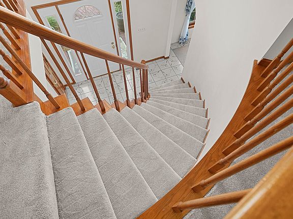 4th image of 4500 Creek View Dr