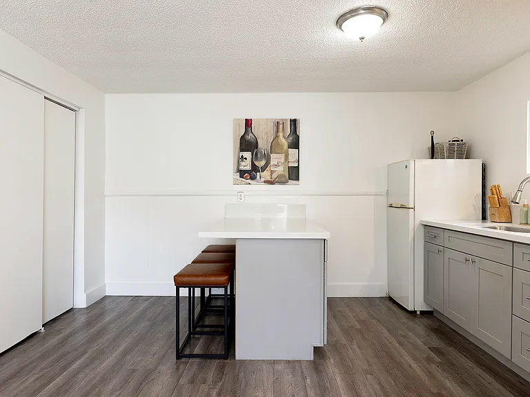 619 W Kelso St #B — Photo 10