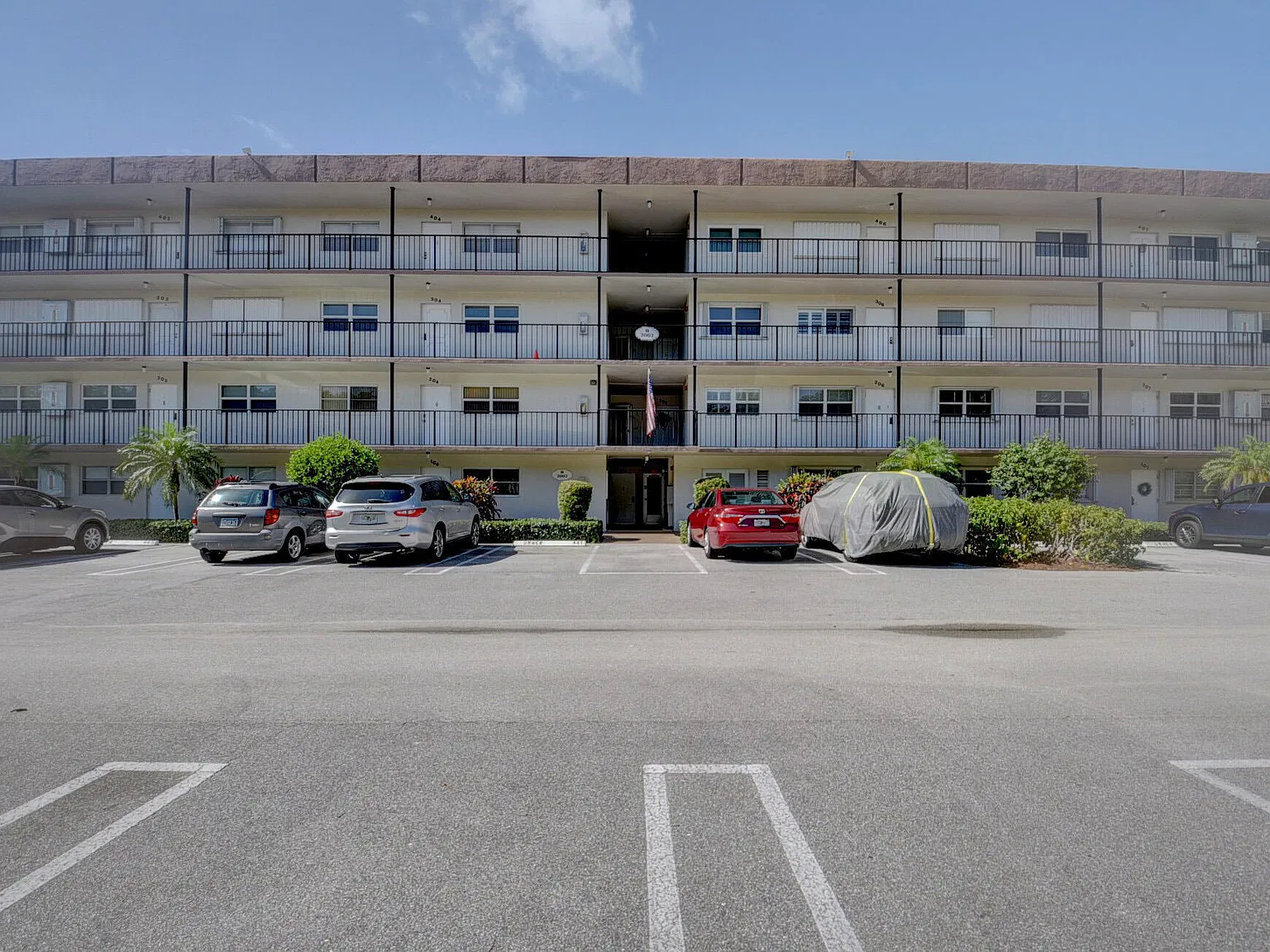 2 bed, 2.0 bath, 963 sqft, $2,200 — Photo 1