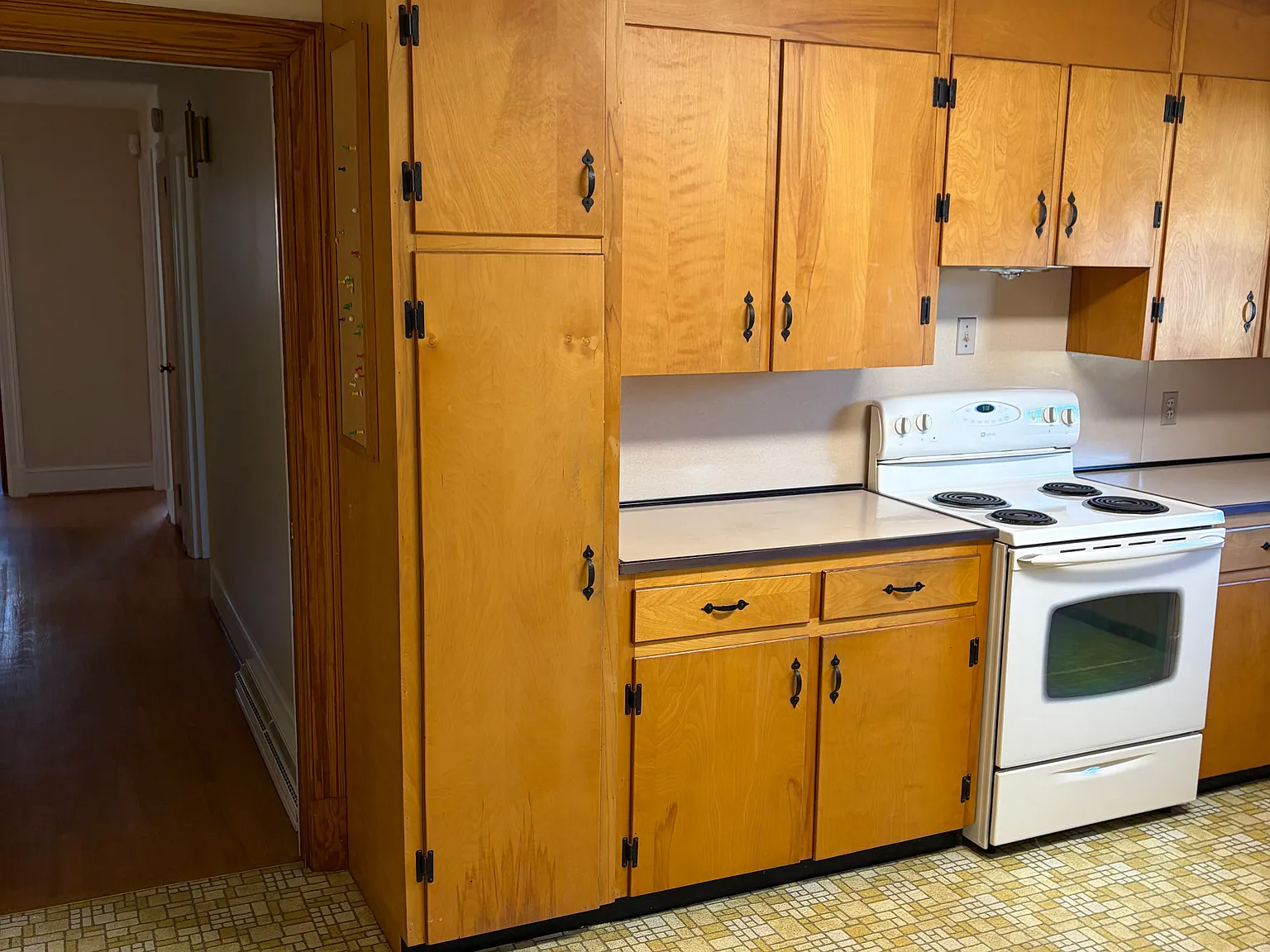 3 bed, 1382 sqft, $1,700 — Photo 4