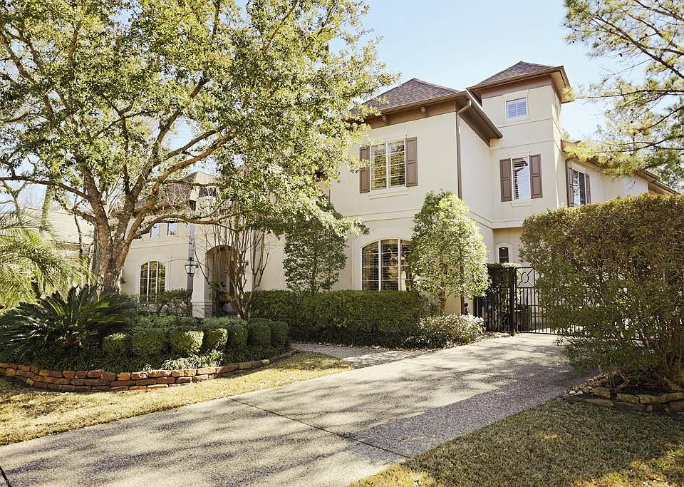 Custom former Showcase home built by Peterson. Situated on an gorgeous lot and cul-de-sac street.