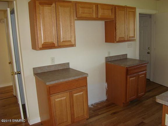 4th image of 70 Mason Ave S