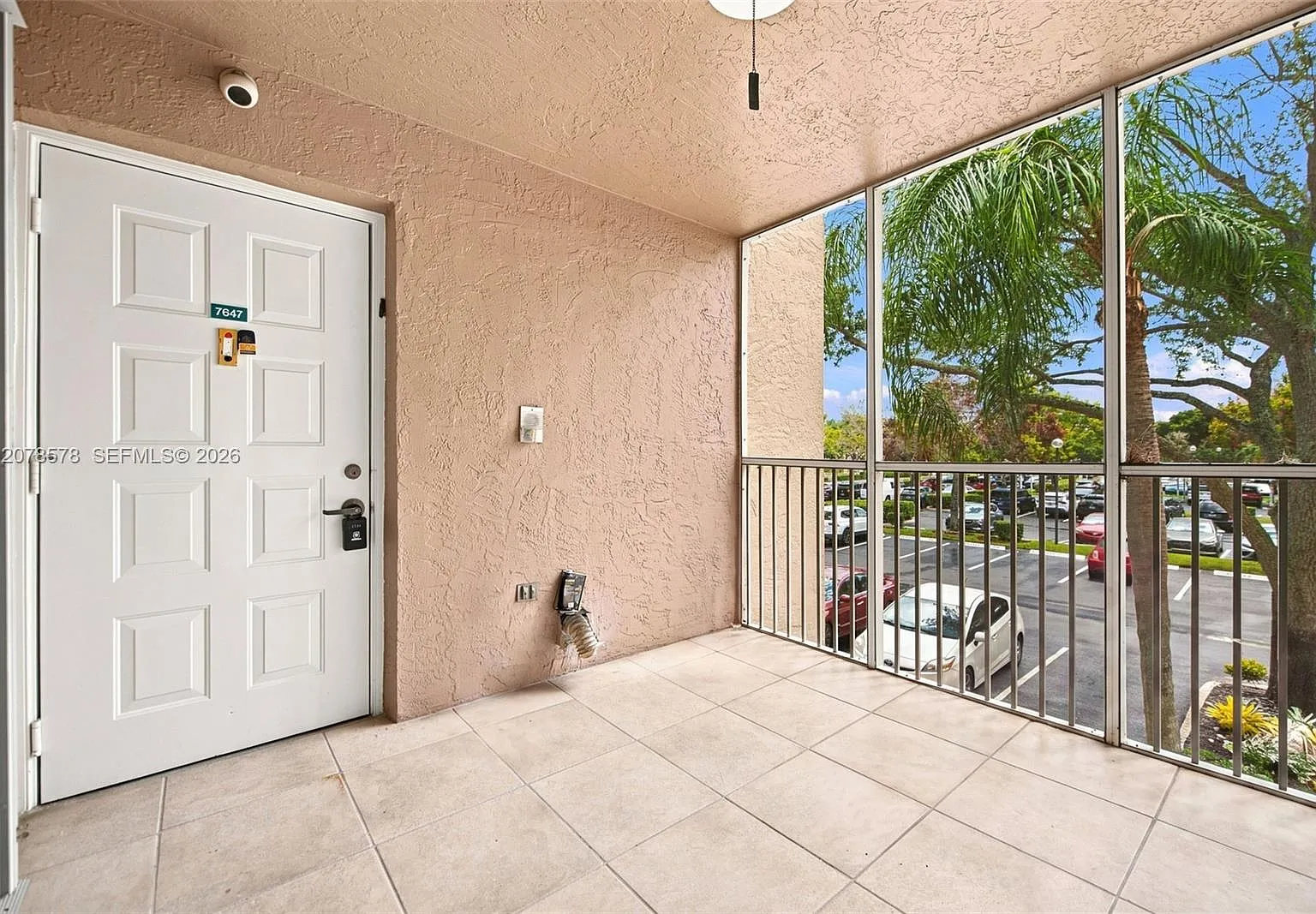 Granville Condominium — Photo 2